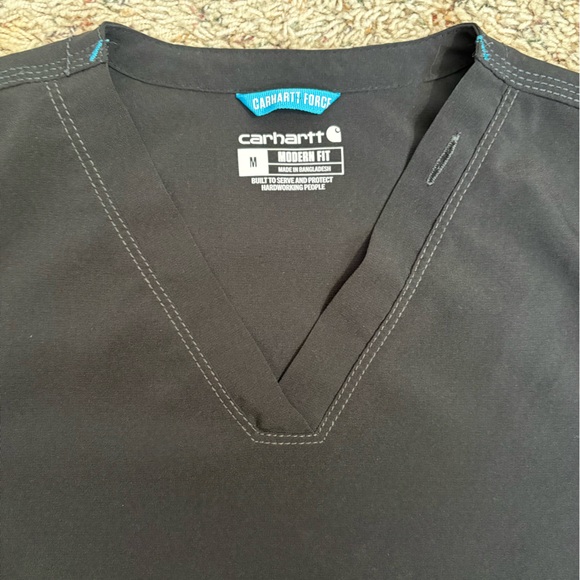 Carhartt Black Scrub Top with Teal Stitching Size Medium - Picture 5 of 7